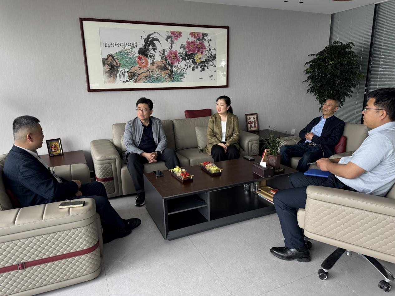 槐蔭區(qū)周晨副區(qū)長(zhǎng)一行領(lǐng)導(dǎo)到我司走訪調(diào)研